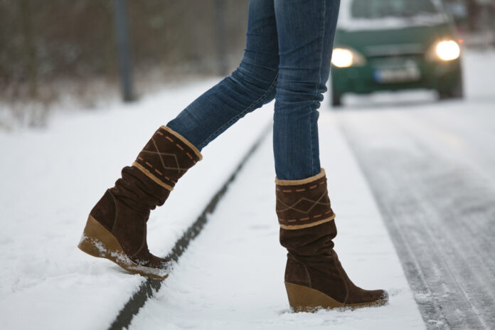 winter boots for seniors with swollen feet