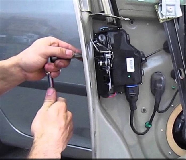 car door lock mechanism repair